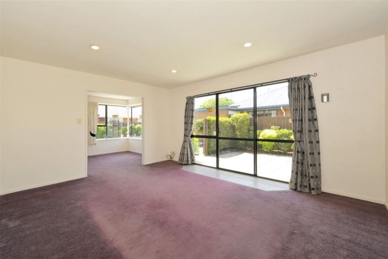 Photo of property in 14 Innisfree Place, Northwood, Christchurch, 8051