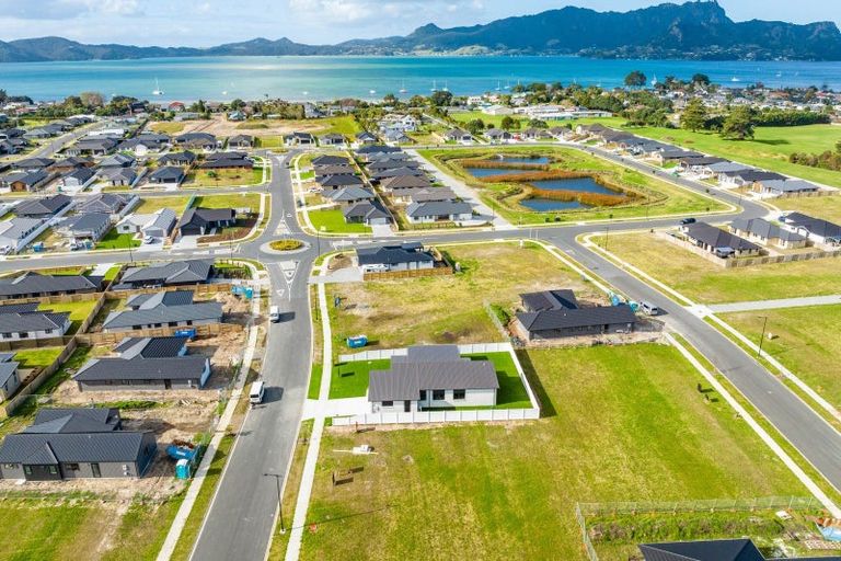 Photo of property in 21 Te Piriti Road, One Tree Point, 0118