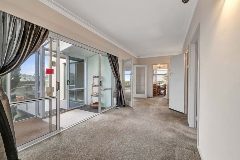 Photo of property in 111 Pioneer Road, Moturoa, New Plymouth, 4310