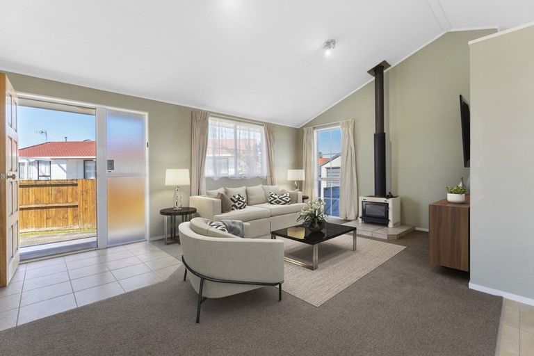 Photo of property in 20 Peppertree Glade, Kelvin Grove, Palmerston North, 4414