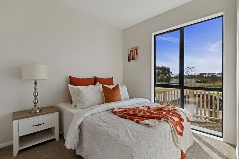 Photo of property in 31 Paretao Street, Massey, 0614