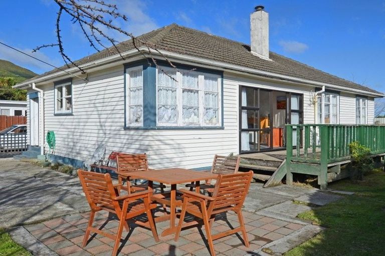 Photo of property in 39 Atiawa Crescent, Waiwhetu, Lower Hutt, 5010