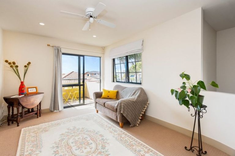 Photo of property in 11 Piriti Drive, Te Atatu Peninsula, Auckland, 0610