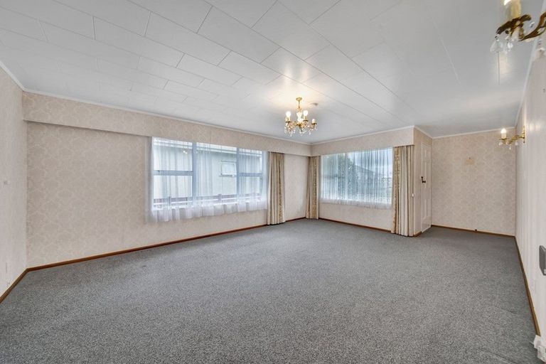 Photo of property in 19 Milmoe Street, Hawera, 4610