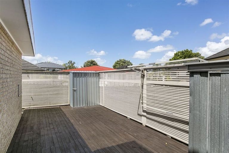 Photo of property in 2/20 Penruddocke Road, Half Moon Bay, Auckland, 2012