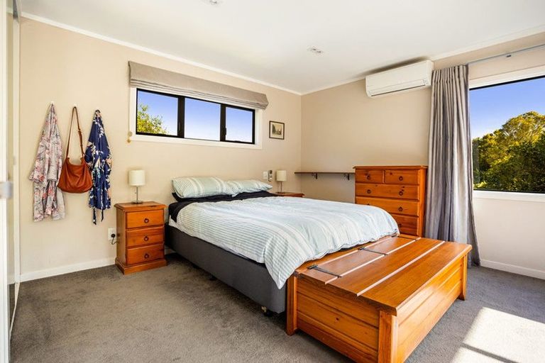 Photo of property in 11 Darcy Place, Massey, Auckland, 0614