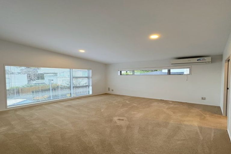 Photo of property in 7 Zara Court, Windsor Park, Auckland, 0632
