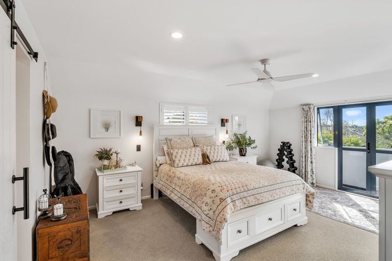 Photo of property in 3 San Ambrosio Rise, Henderson, Auckland, 0612