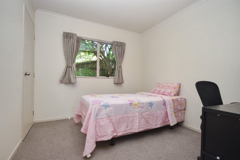 Photo of property in 20 Longview Rise, Massey, Auckland, 0614
