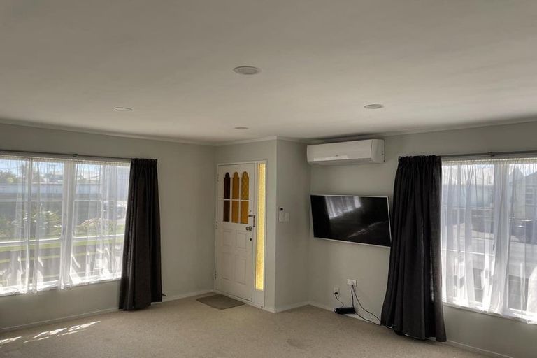 Photo of property in 200f1 Onepu Road, Lyall Bay, Wellington, 6022