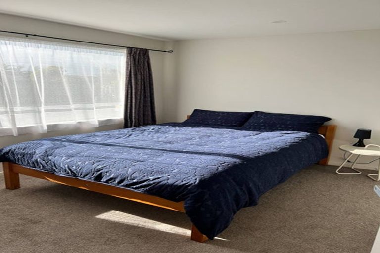 Photo of property in 8 Barbados Drive, Unsworth Heights, Auckland, 0632
