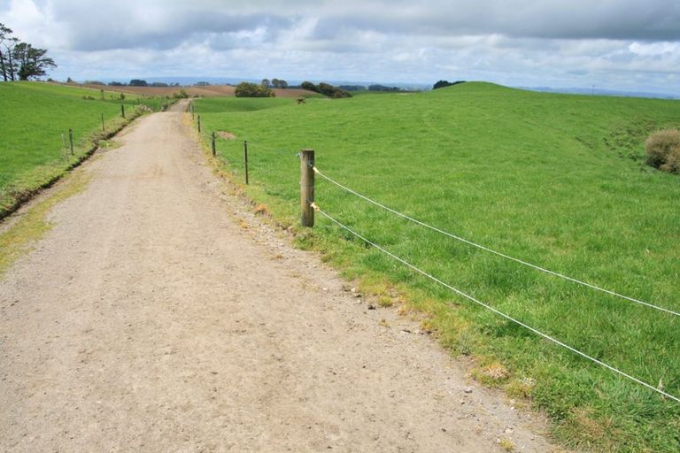 Photo of property in 343 Opunake Road, Cardiff, Stratford, 4391