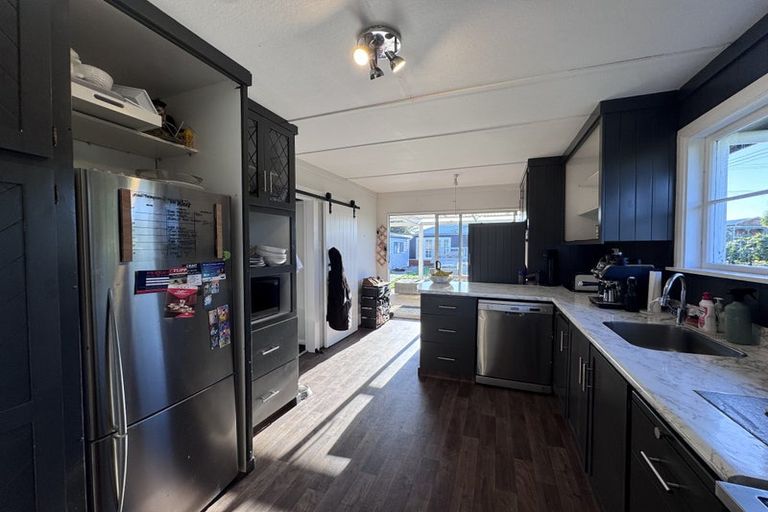 Photo of property in 71 Hedges Street, Sanson, 4817