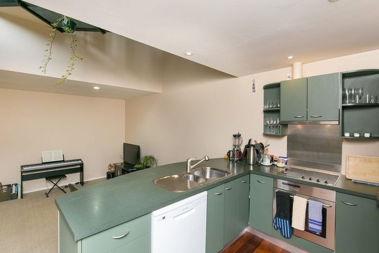 Photo of property in 17u8 Adelaide Road, Mount Cook, Wellington, 6021