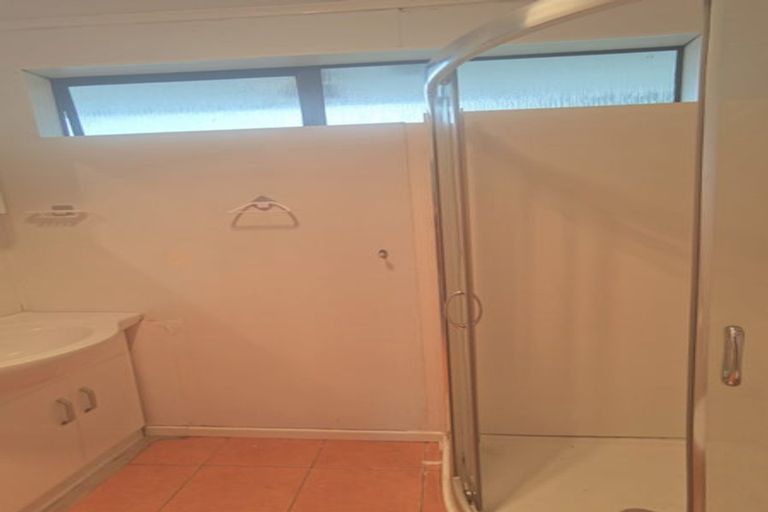 Photo of property in 1 Kereru Street, Henderson, Auckland, 0612
