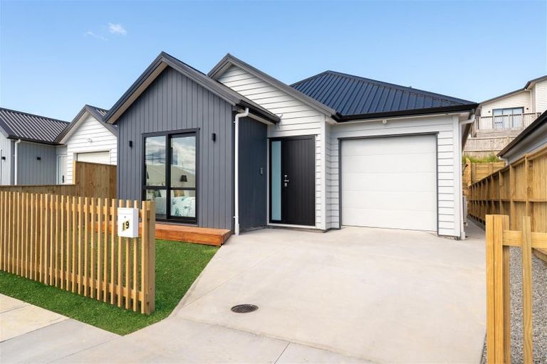 Photo of property in 19 Whakairo Crescent, Gulf Harbour, 0930