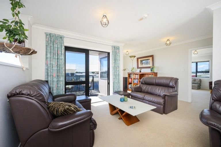 Photo of property in 17 Marine Parade South, Foxton Beach, Foxton, 4815
