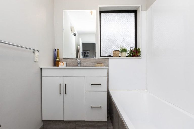 Photo of property in 487 Pages Road, Bexley, Christchurch, 8061