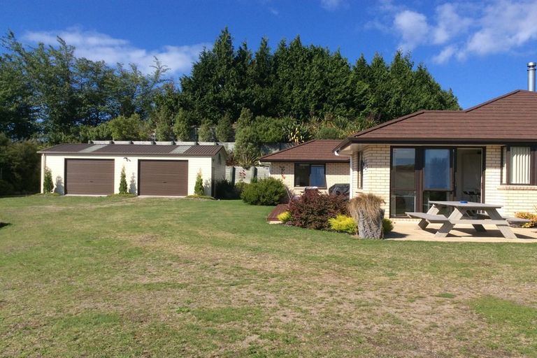 Photo of property in 90 Loch Views Road, Acacia Bay, Taupo, 3385