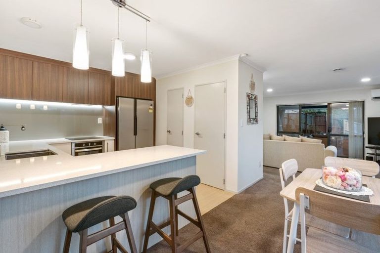 Photo of property in 121 Keri Vista Rise, Papakura, 2110