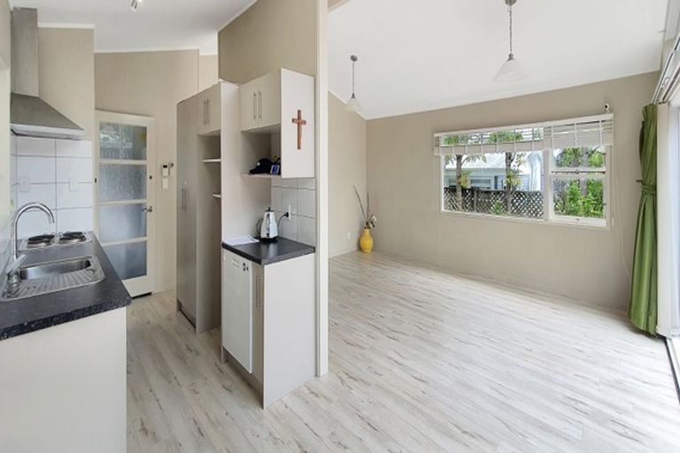 Photo of property in 1/44 Stanley Road, Glenfield, Auckland, 0629