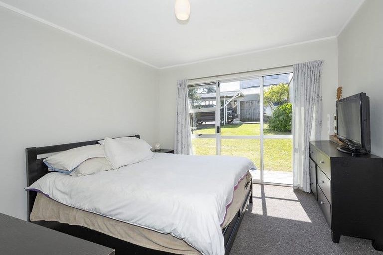 Photo of property in 23 Luckens Road, West Harbour, Auckland, 0618