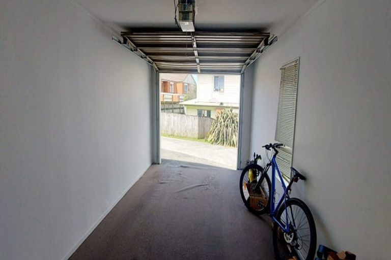 Photo of property in 1/17 Charlenne Close, Ranui, Auckland, 0612