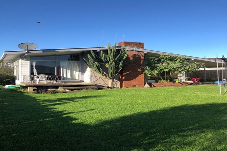 Photo of property in 47 Staverton Crescent, Mangere, Auckland, 2022