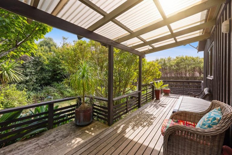 Photo of property in 4 Millen Place, Clarks Beach, 2122