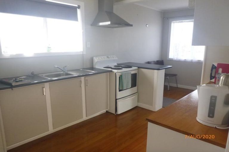 Photo of property in 7 Tatau Way, Te Atatu Peninsula, Auckland, 0610