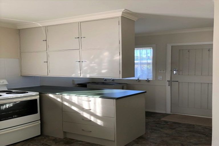 Photo of property in 6 Karaka Crescent, Levin, 5510
