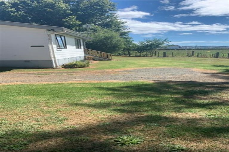 Photo of property in 28 Pukeroa Place, Papakura, 2110