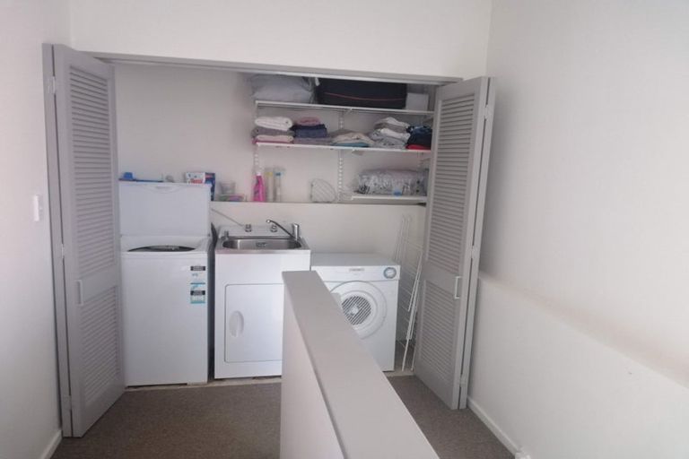 Photo of property in 42 Evans Bay Parade, Roseneath, Wellington, 6021