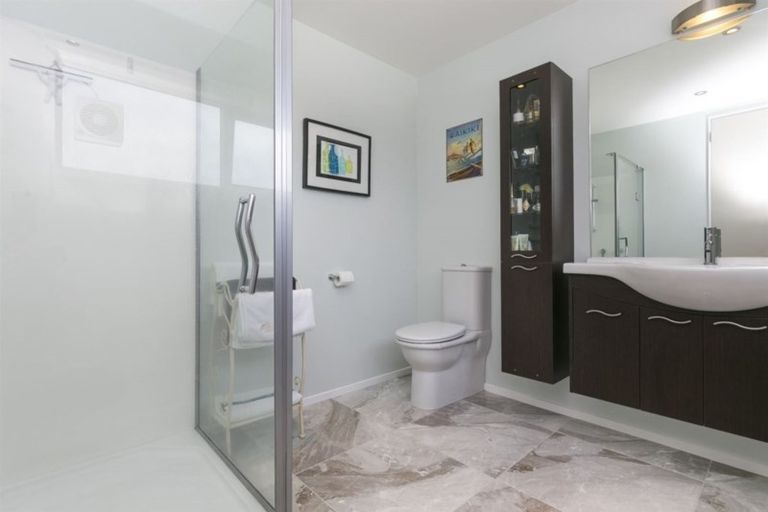 Photo of property in 7b Shortland Street, Khandallah, Wellington, 6035