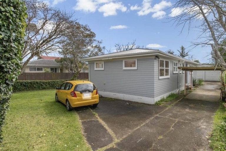 Photo of property in 63 Muir Avenue, Mangere Bridge, Auckland, 2022