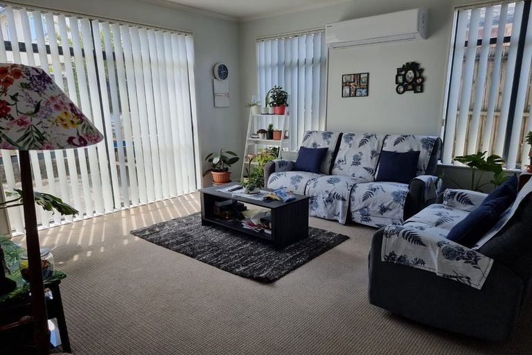 Photo of property in 8 Bushpark Place, Flat Bush, Auckland, 2016