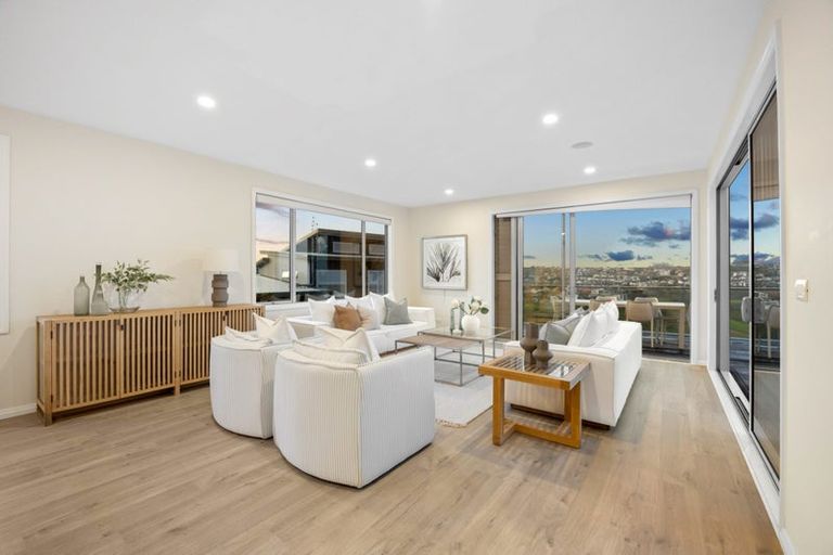 Photo of property in 7 Bounty Road, Long Bay, Auckland, 0630