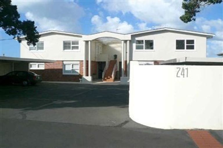 Photo of property in 3/241 Hurstmere Road, Takapuna, Auckland, 0622