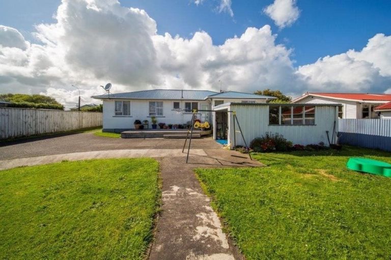 Photo of property in 40 Puriri Street, Hawera, 4610