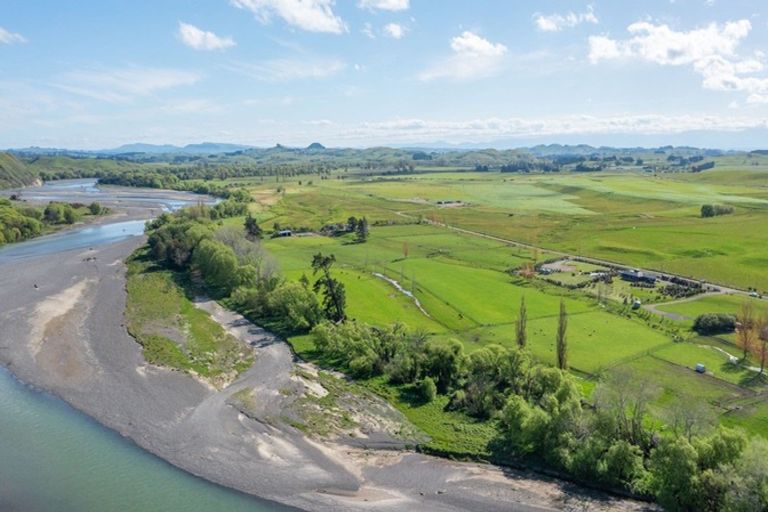 Photo of property in 40 River Road, Otane, Waipawa, 4271