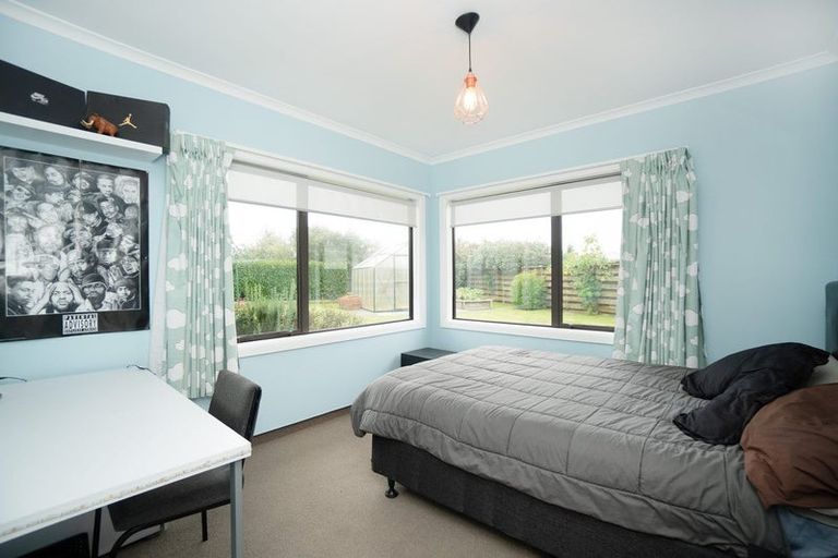 Photo of property in 15 Raglan Avenue, Cloverlea, Palmerston North, 4412