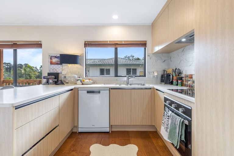Photo of property in 1/1018 East Coast Road, Fairview Heights, Auckland, 0630