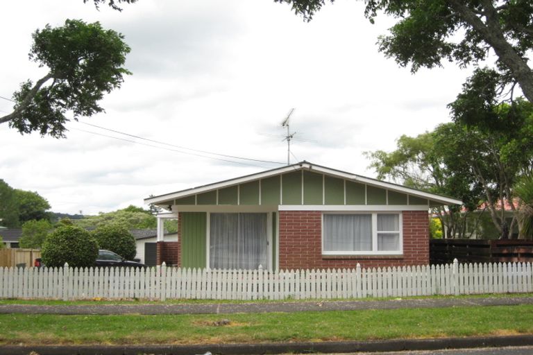 Photo of property in 12 Kayes Road, Pukekohe, 2120
