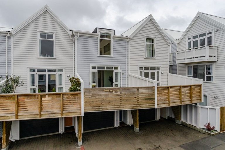 Photo of property in Pirie Street Townhouses, 28/35u Pirie Street, Mount Victoria, Wellington, 6011