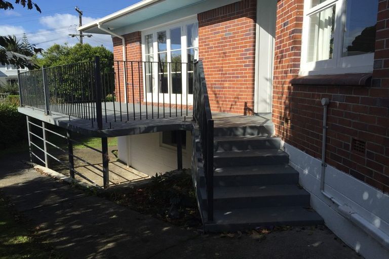 Photo of property in 5 Plumley Crescent, Mangere, Auckland, 2022