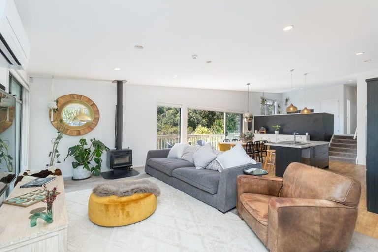 Photo of property in 32 Mount Marua Way, Timberlea, Upper Hutt, 5018