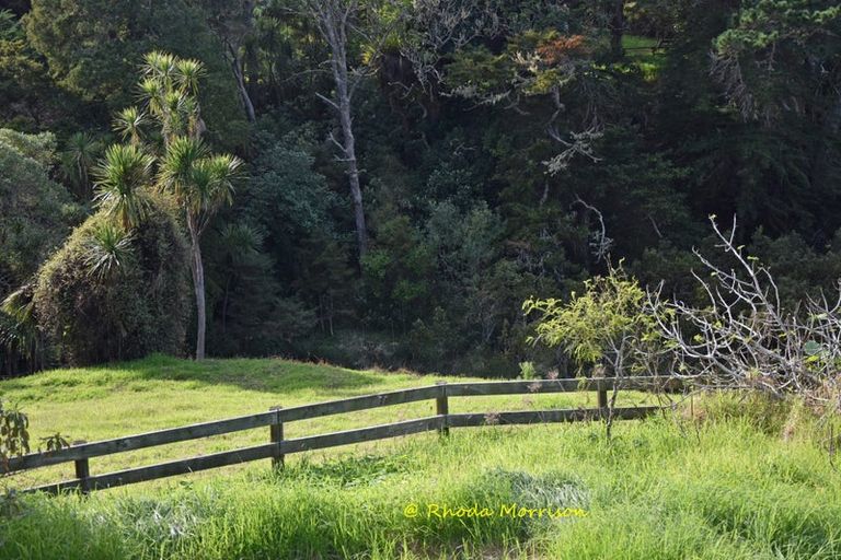 Photo of property in 8 Heaths Way, Pahi, Paparoa, 0571