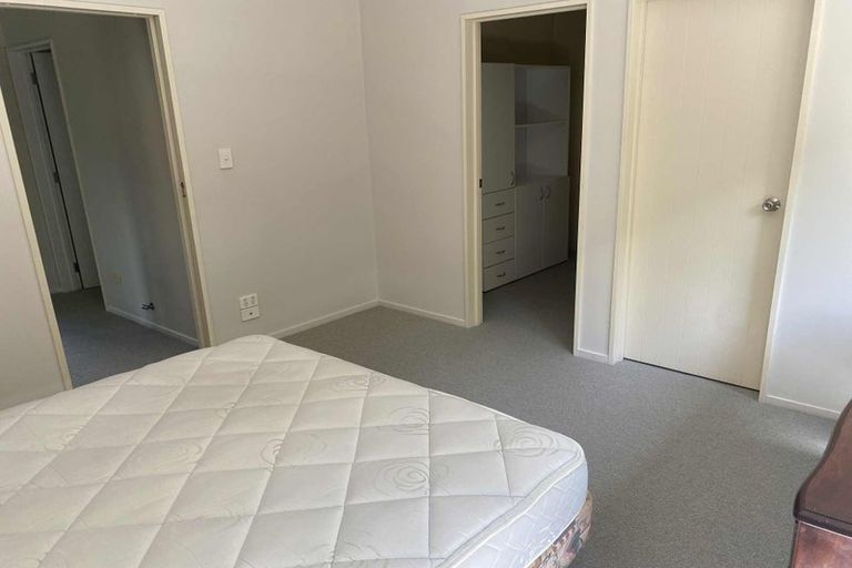 Photo of property in 13 Springwater Vale, Unsworth Heights, Auckland, 0632