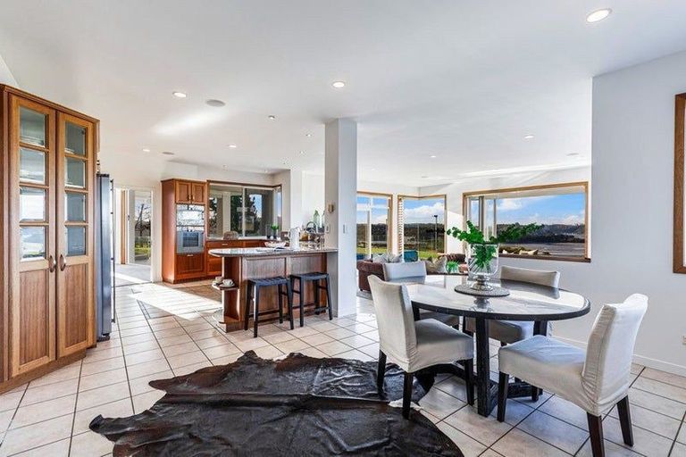 Photo of property in 189 Vaughans Road, Okura, Albany, 0792