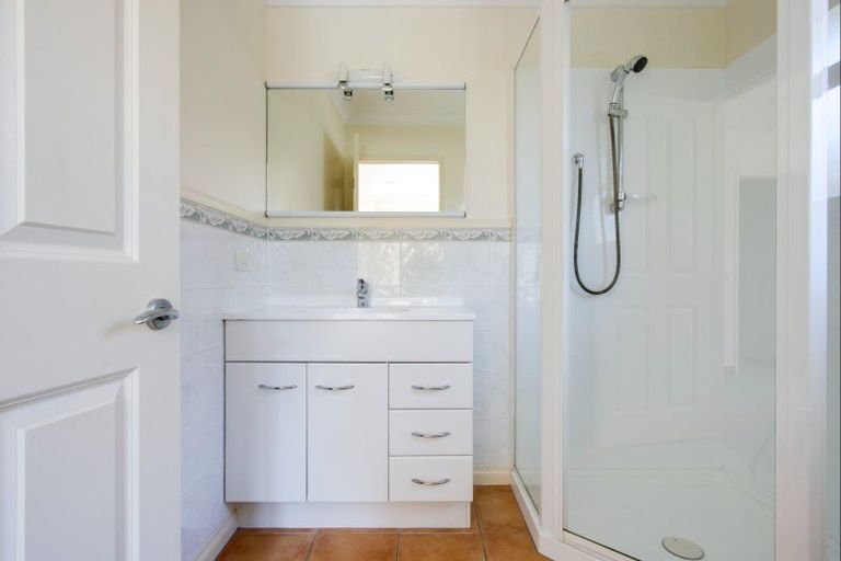 Photo of property in 52 Neeve Road, Taradale, Napier, 4112